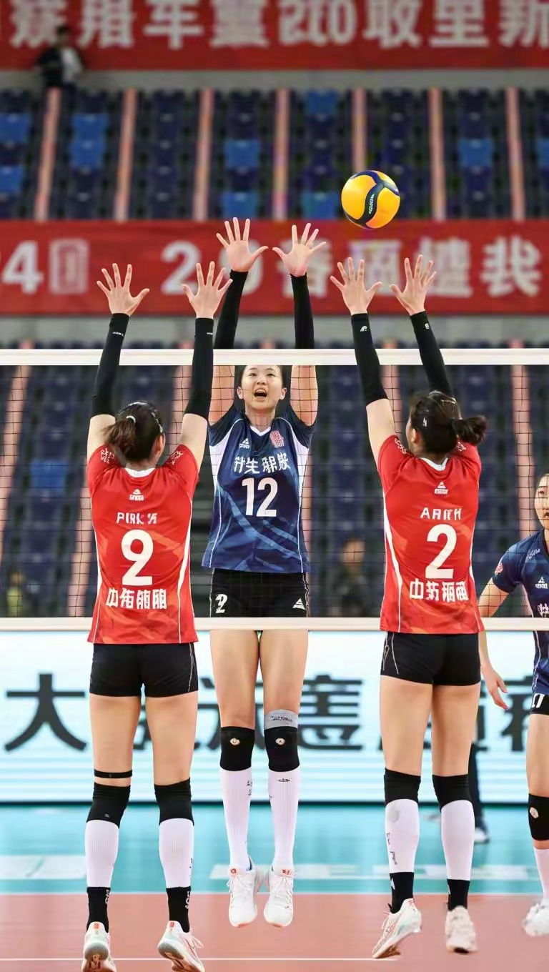 中国女排强势横扫巴黎晋级半决赛，状态火热！
